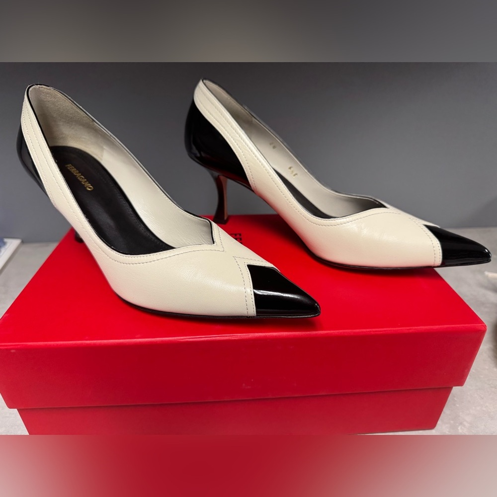 NIB- Ferragamo Eugene pumps - Picture 7 of 14